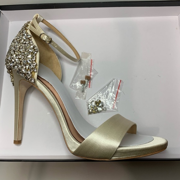 Badgley Mischka Eleanor Sandal Ivory Satin Sz 9.5 - Picture 8 of 14
